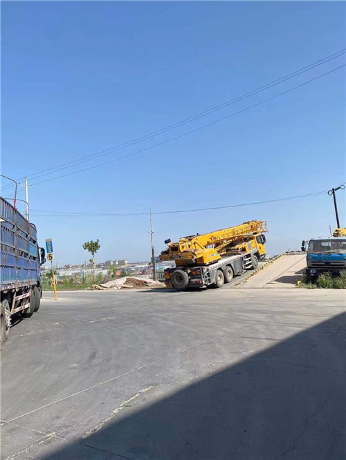 米林县25吨吊车的租赁价格大概是多少？