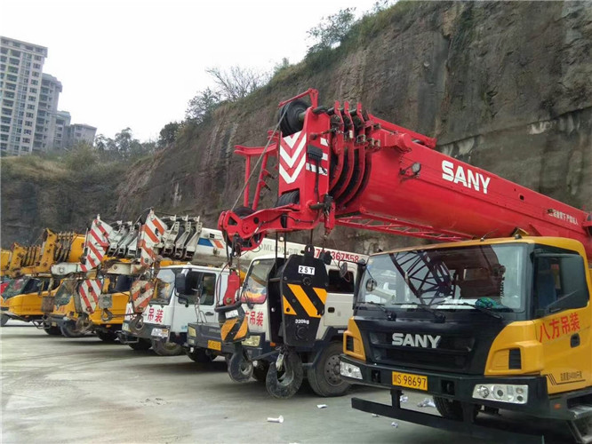 米林县吊车出租按什么计费？台班费、单次费、里程费怎么算？